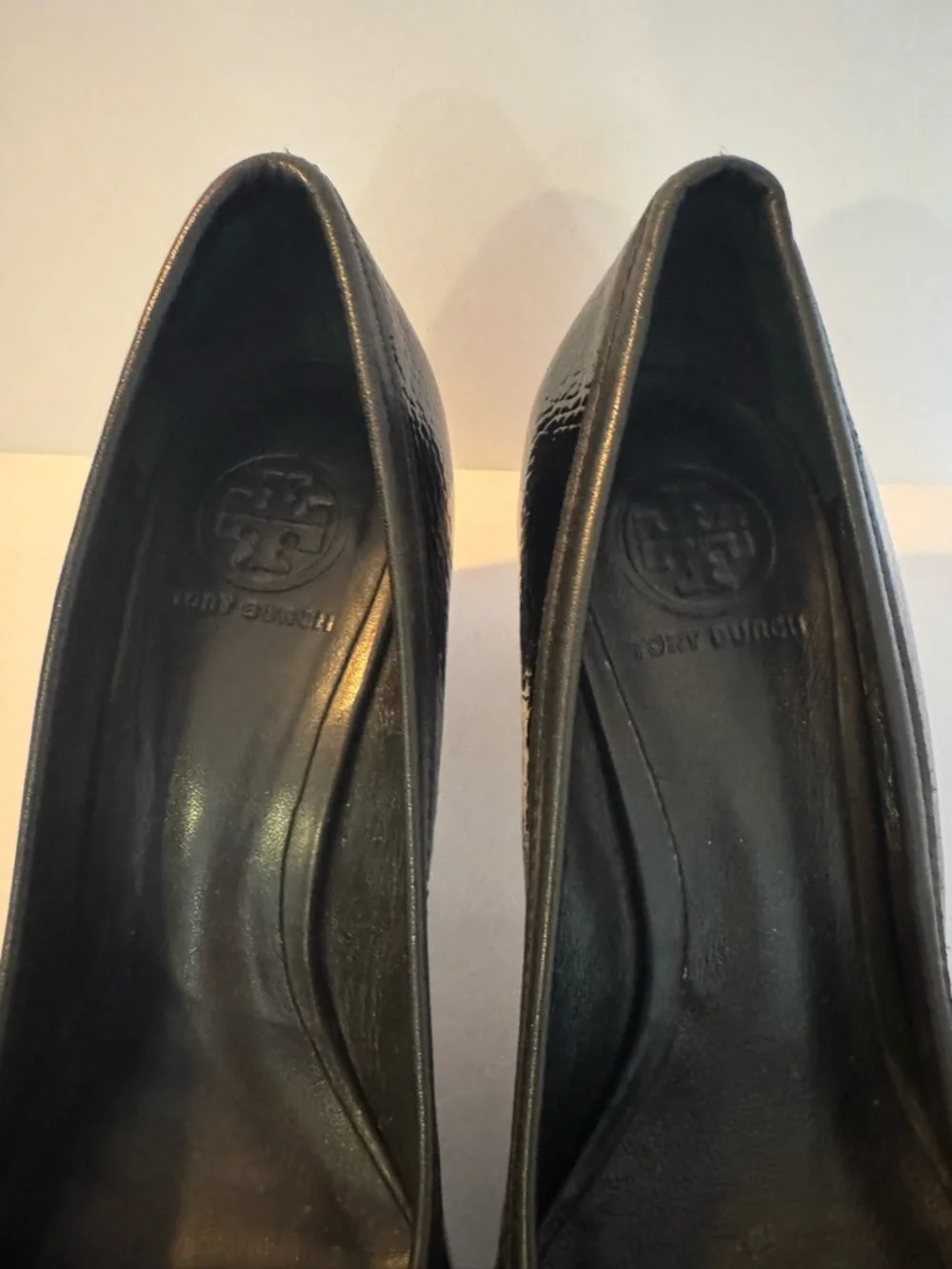 Tory Burch black patent leather pumps gold emblem 8.5